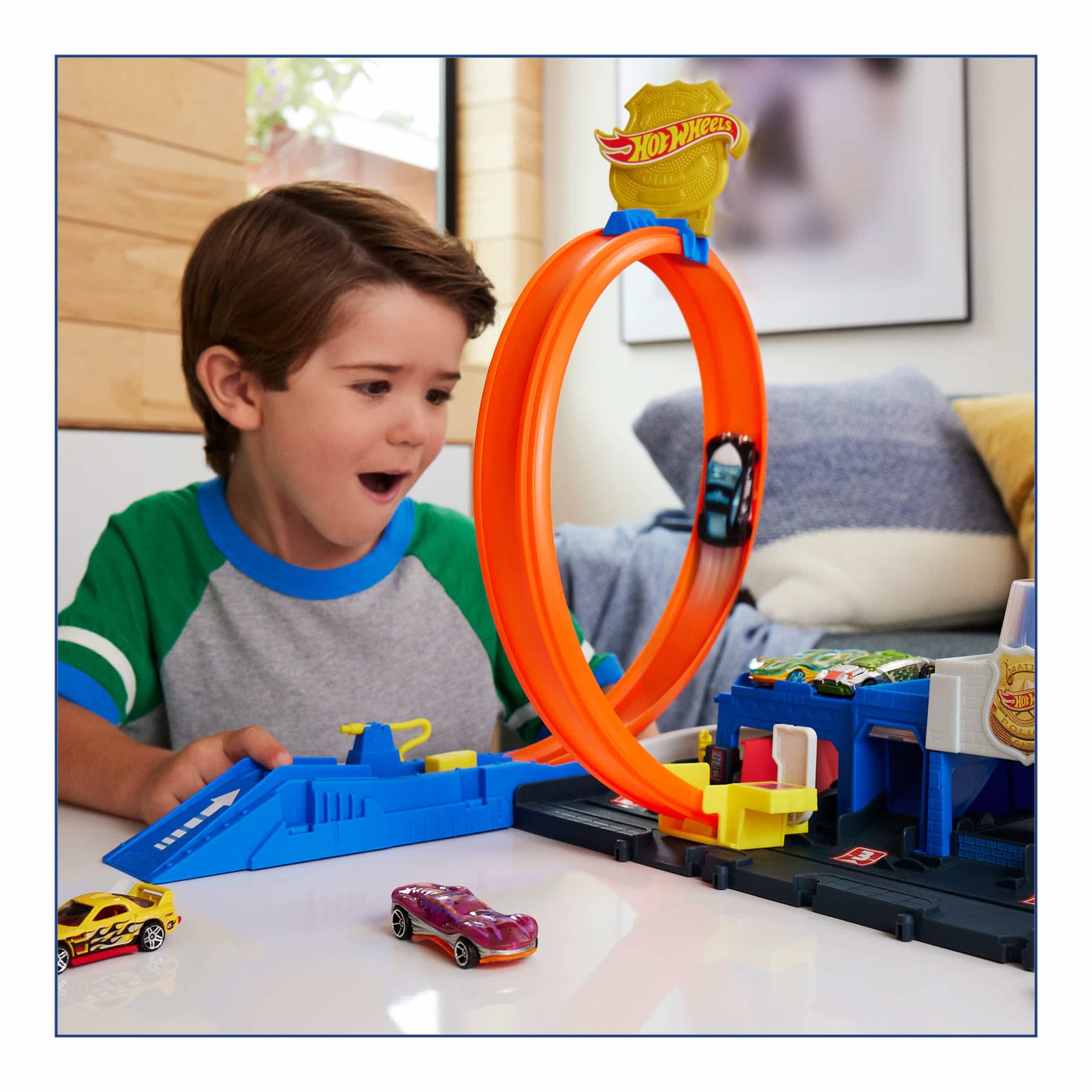 Hot Wheels City Super Police Station Tracks and Playsets - Image 3