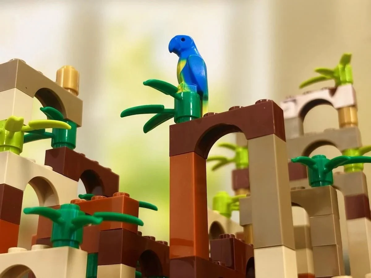 LEGO Monkey Palace Mini Parrot Expansion - Image 2