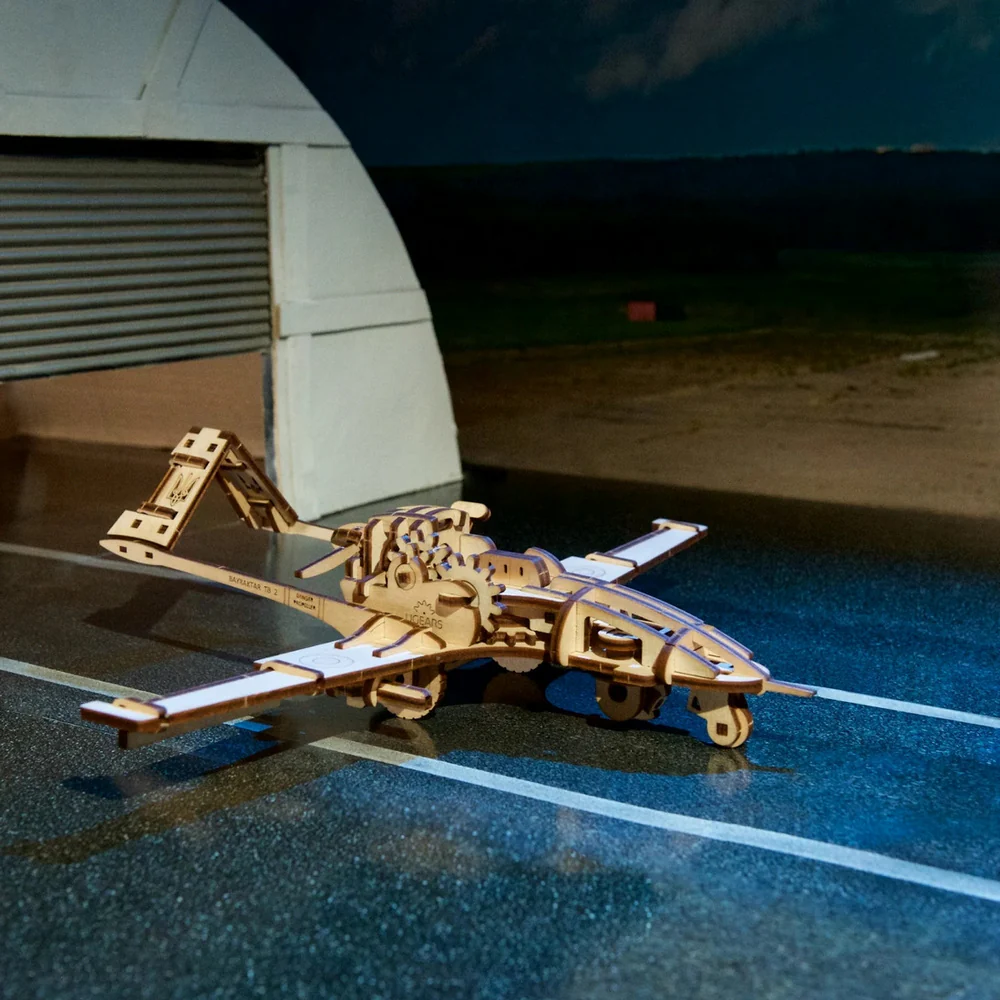 UGears Bayracktar TB2 Combat Drone - Image 8